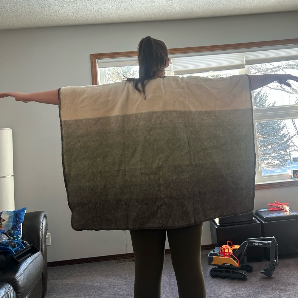 Wool Poncho - Picture 3 of 5